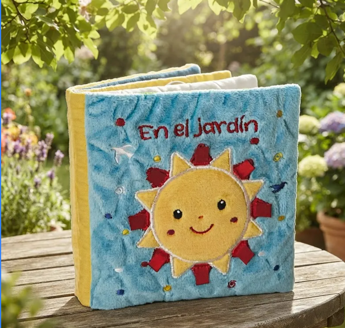 LIBRO DE TELA - En el Jardín